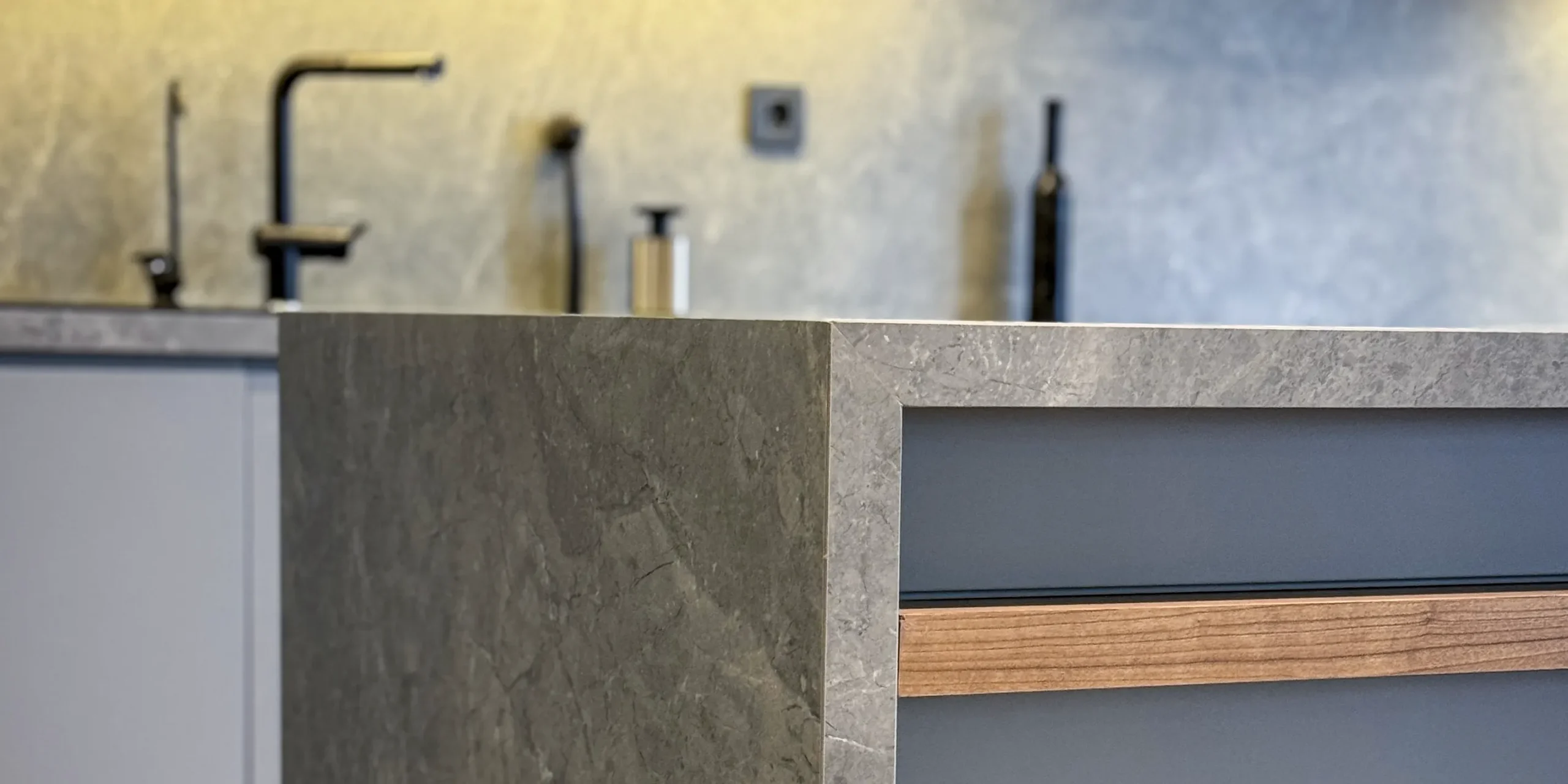 Daire malzeme seçimi — doğal ahşap, mermer ve modern dokular