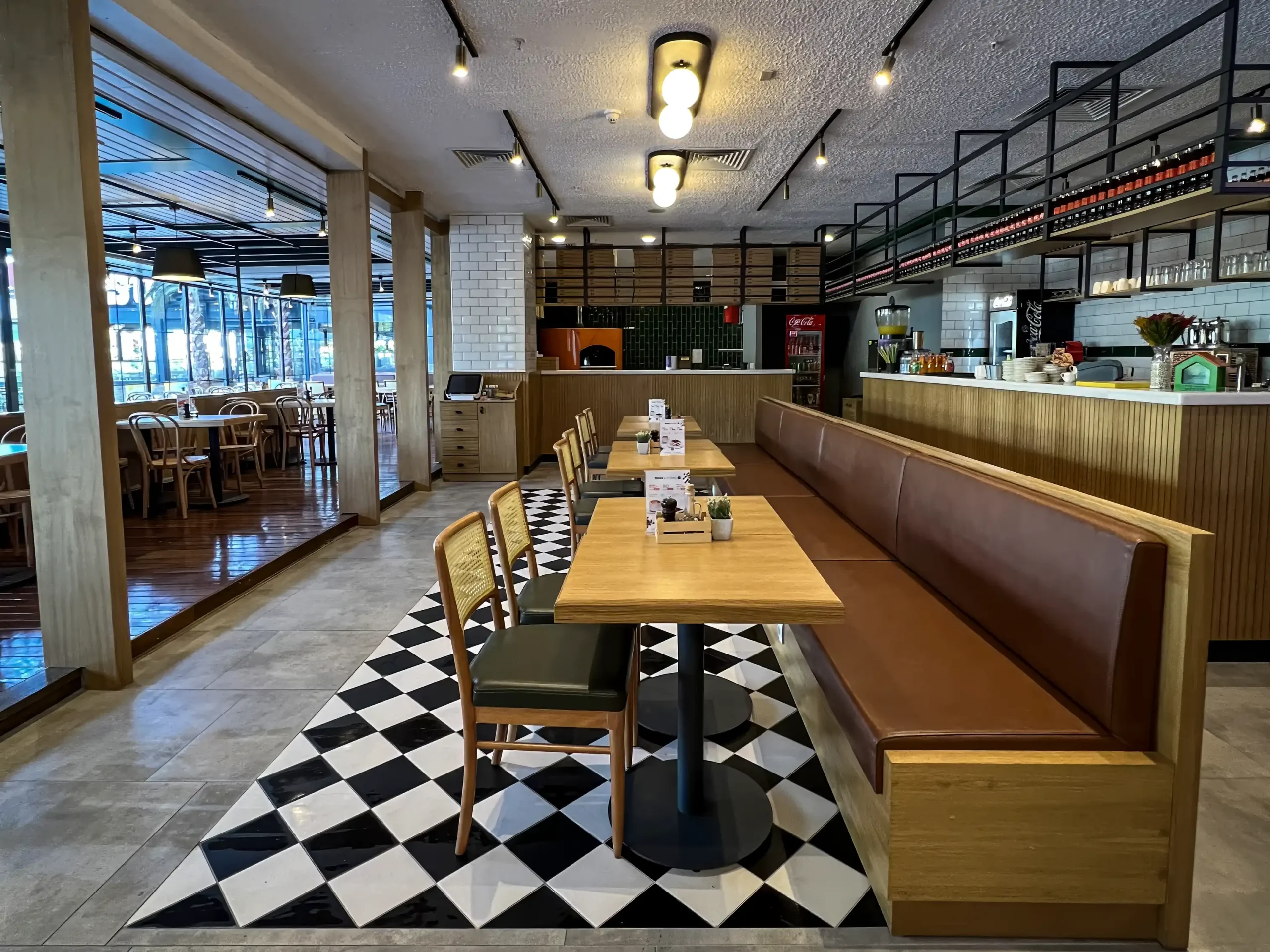 Ankara restoran iç mimarlık tasarımı — şık yemek salonu ve atmosferik aydınlatma