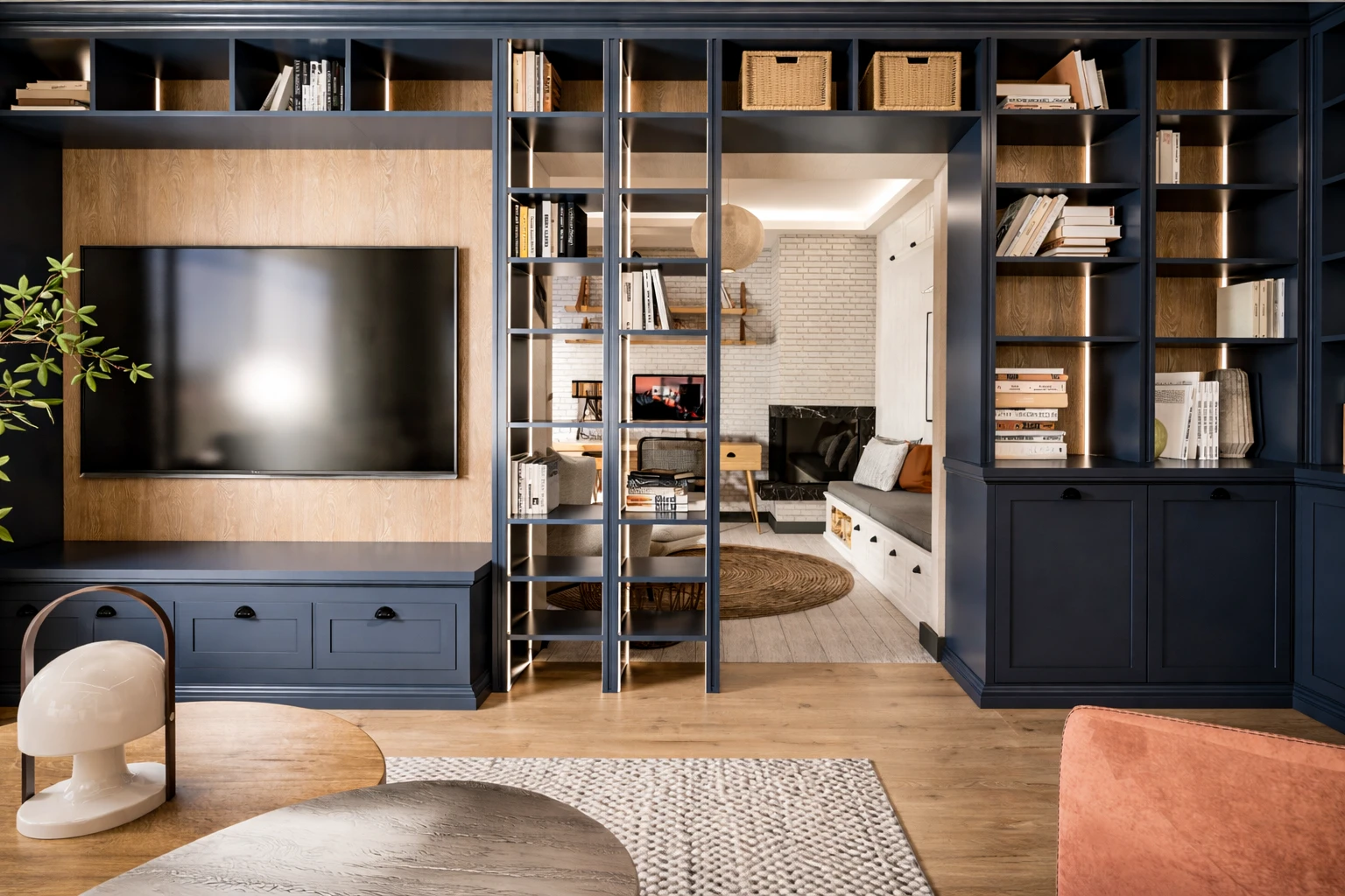 E. E. Konut daire iç mimarlık projesi, lacivert kitaplık ünitesi, TV duvarı ve salon tasarımı, Ruler İç Mimarlık Ankara