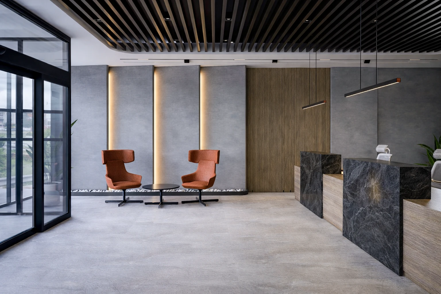 ARS Rulman ürün satış alanı, bekleme koltukları, dalga avize ve iç bahçe