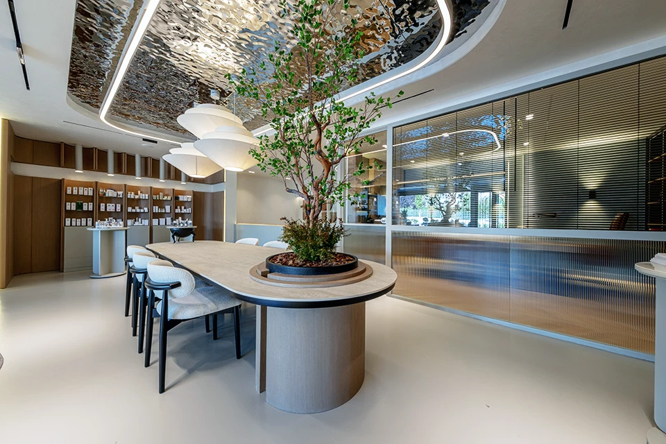 Genetologie klinik danışma masası ve ürün rafları