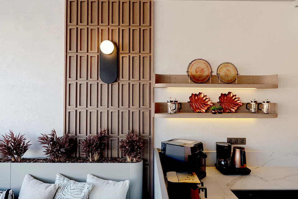 Genetologie klinik ahşap duvar paneli ve dekoratif aydınlatma