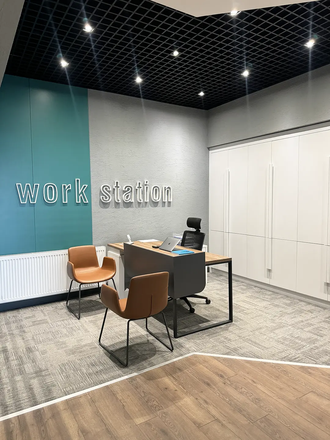 İlkiş Elektrik açık ofis çalışma alanı, modüler masalar ve ergonomik ofis koltukları